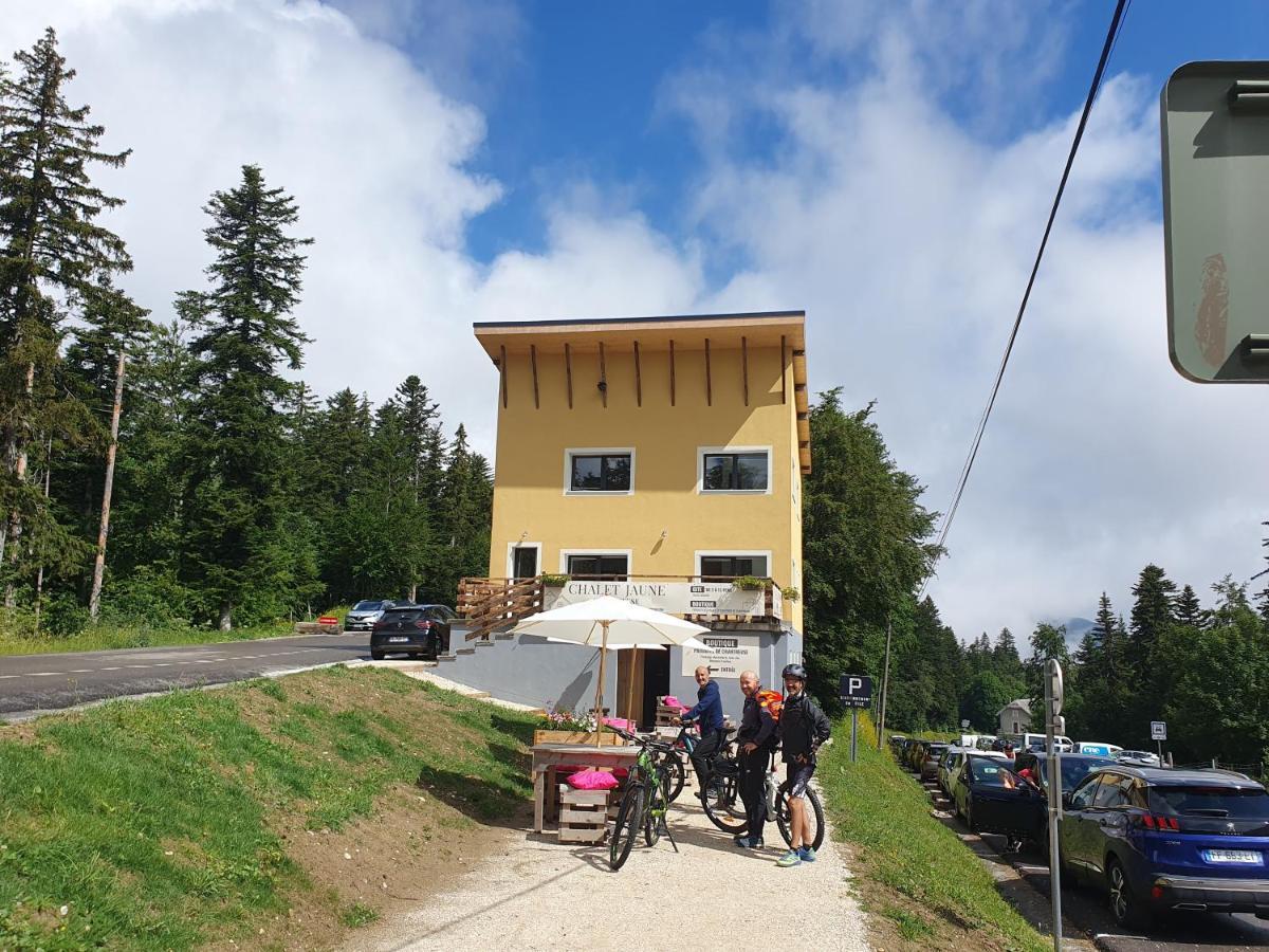 Chalet Jaune Charmant Som Sarcenas Extérieur photo